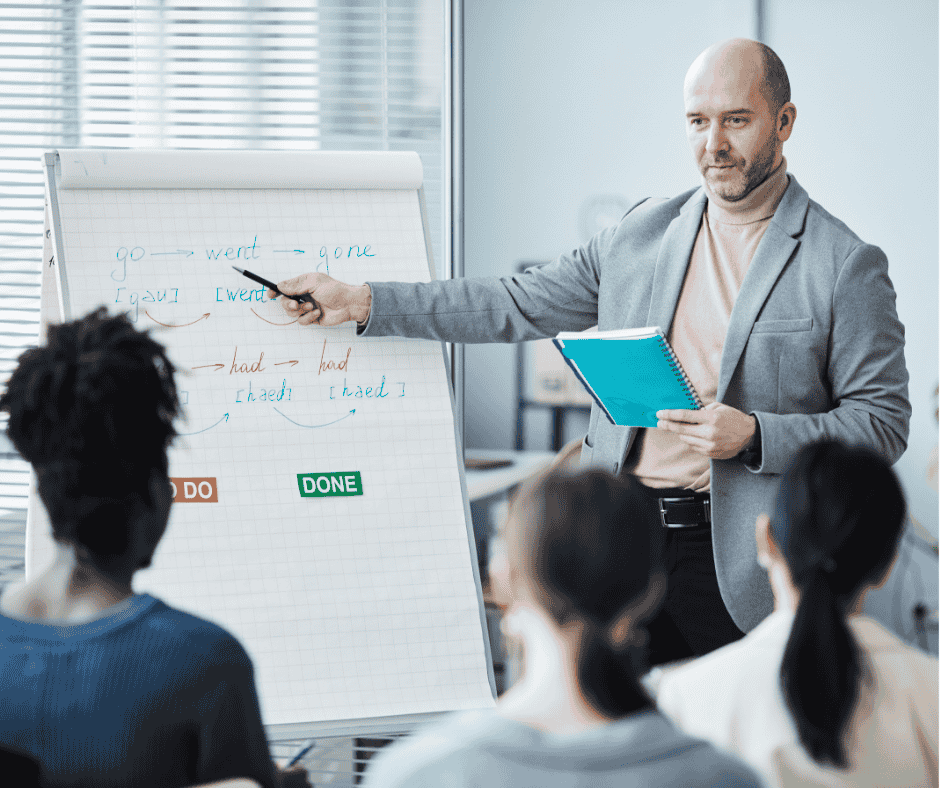 ingles para adultos como perder el miedo a hablar trabajadores recibiendo clases de inglés para adultos